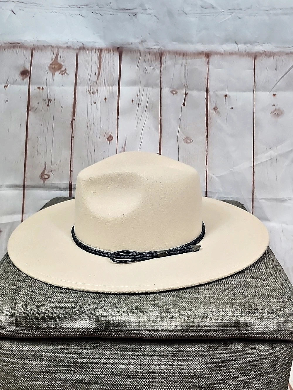 Western Cowboy Hat in Cream Like New